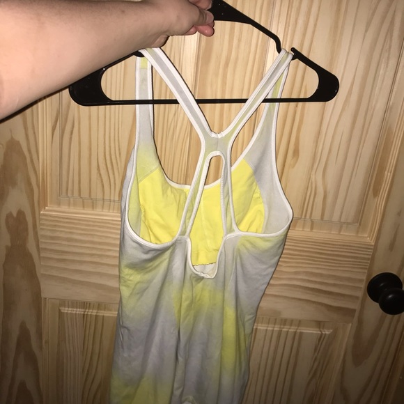 Patagonia yellow tye-dye built-in bra running joggers  shirt size M - Picture 3 of 5